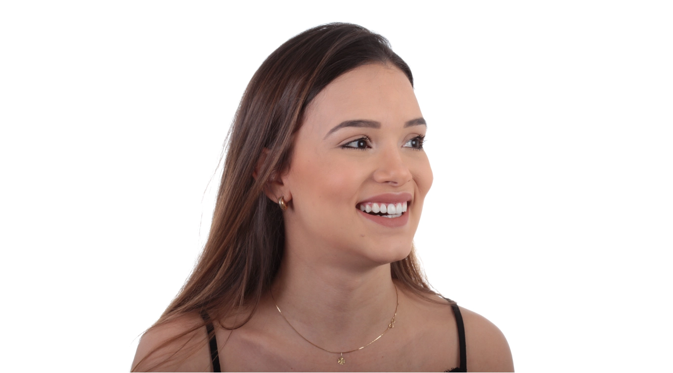 Mulher jovem com um sorriso lindo e saudável.